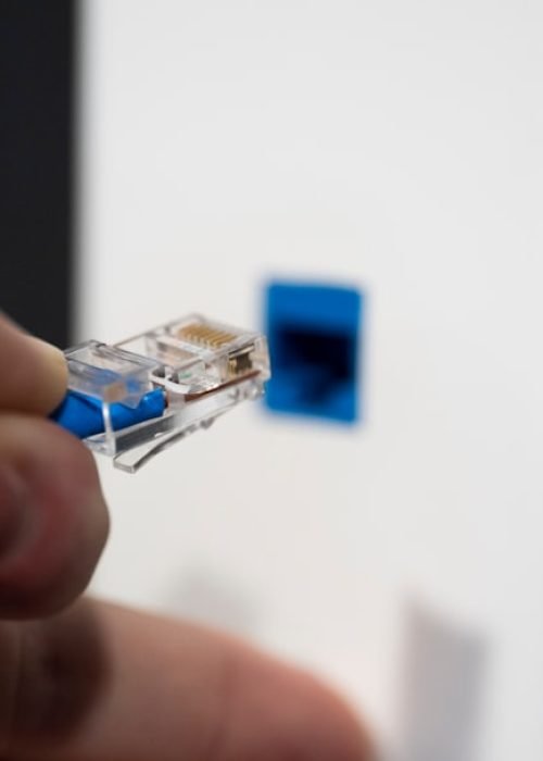 Conexão de cabo de rede em equipamento